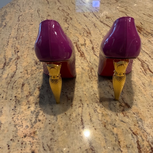 Christian Louboutin - Picture 6 of 6